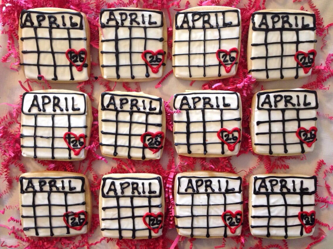 Wedding date calendar sugar cookie favors